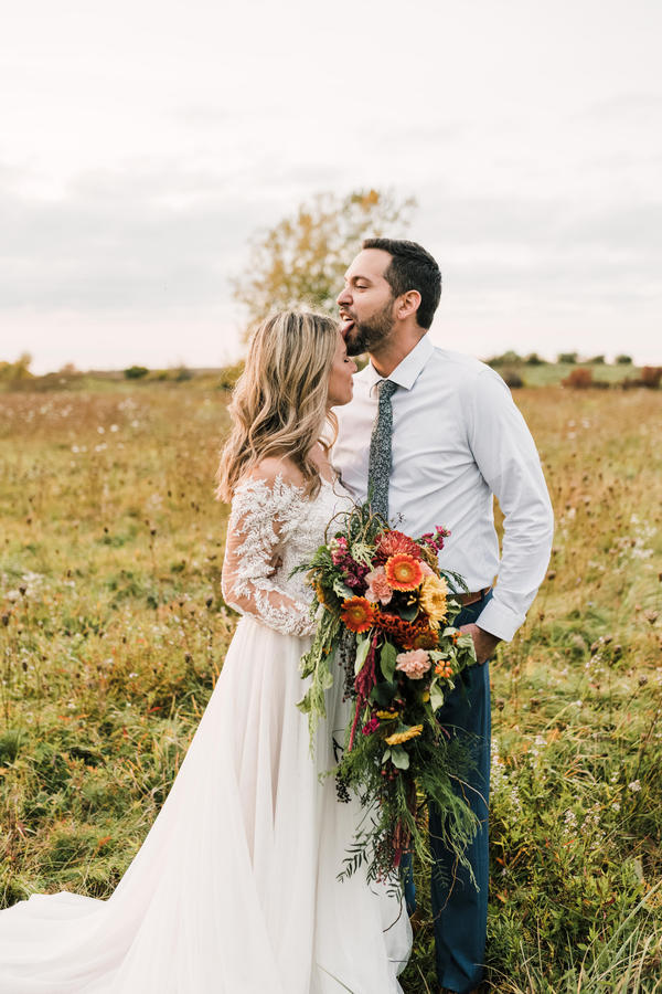 BFP-justin-jamie-styledshoot-alexzphotography-thegallagherbarn-medina-newyork-2020-115.jpg